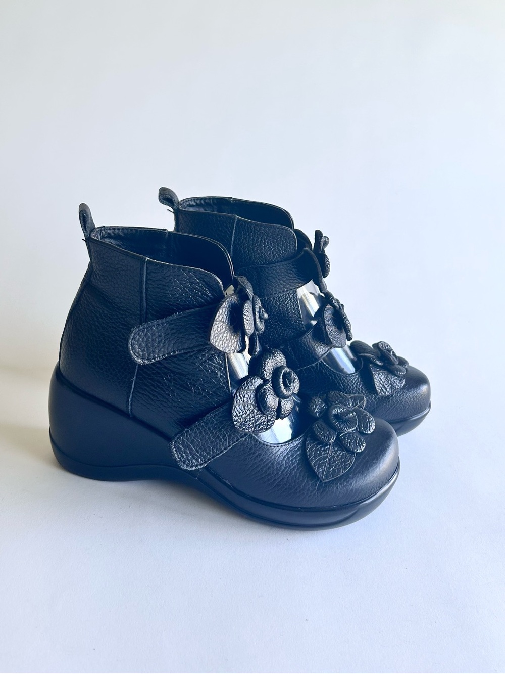 Cun Zha Black Leather High Top Flowers Rubber Outsole Clogs size EUR 38, US 7.5